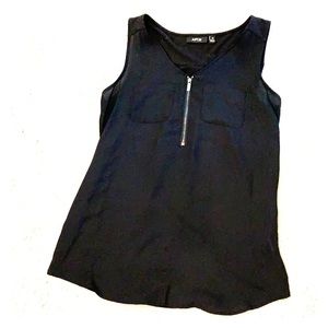Sleeveless zipper top